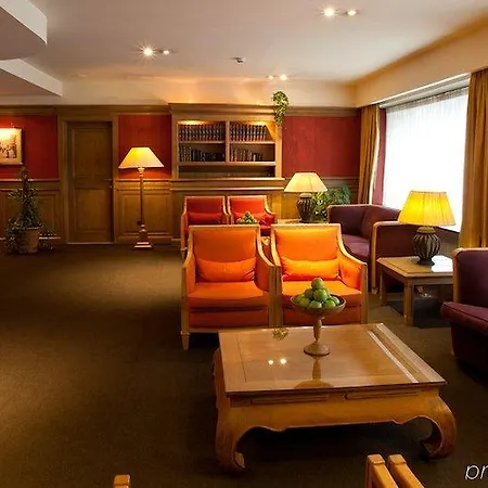 Theater 4*