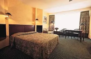 Hotel Theater 4*