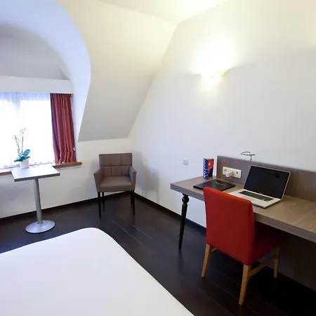 Theater Hotel 4*