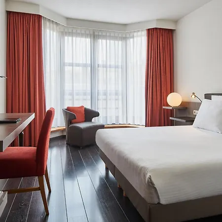 Hotel Theater 4*
