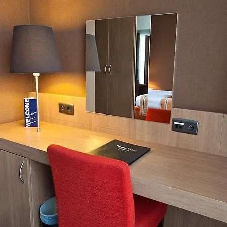 Hotel Theater 4*